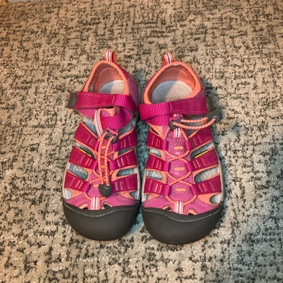 Keen Very Berry & Fusion Coral Newport H2 Sandals Size 4 - Picture 2 of 13